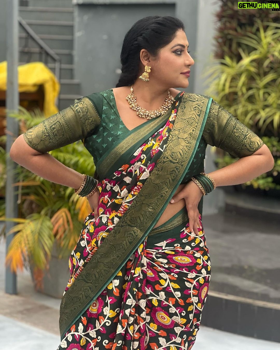 Reshma Pasupuleti Instagram - sis…….you can’t just sit there and manifest, you got to put the work in 🧿🙏🏽