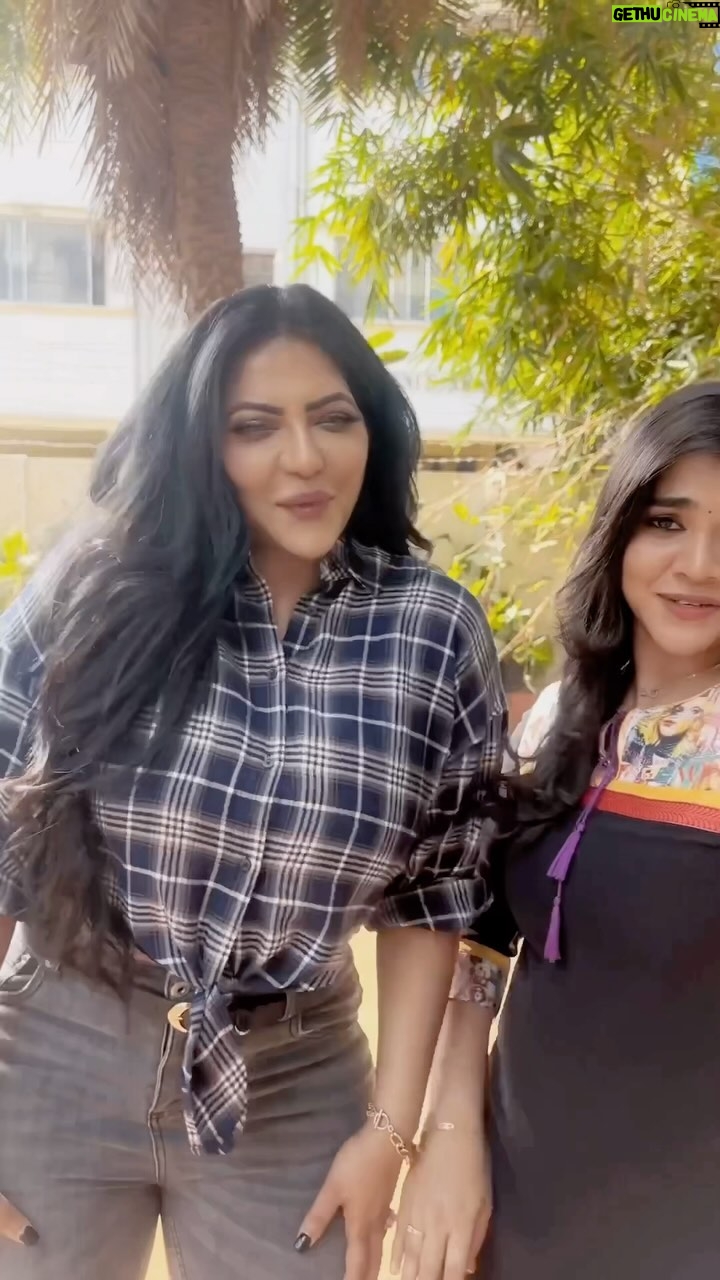 Reshma Pasupuleti Instagram - Vibe with the latest Trending song #katchisera on the sets of #sitaramanserial #reel #reels #reelitfeelit #reelsindia #reelkarofeelkaro #reelinstagram #tamil #dance thank you @aiswarya._.rajesh for the video and editing you are awesome ππ½