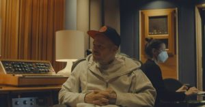 Residente Instagram - Acá les dejo un poco de lo que ocurrió en el estudio mientras cocinábamos 313.  Originalmente todo estaba conectado con el número 8. Eramos 8 en el estudio, en la calle 8 en NY, 8 notas musicales, 8 velocidades diferentes, en la sala B. Desde el 8 nace el infinito y el tiempo que no queremos que se acabe. Gracias a @gasparini.noemi por ese gran solo 🎻 ❤️