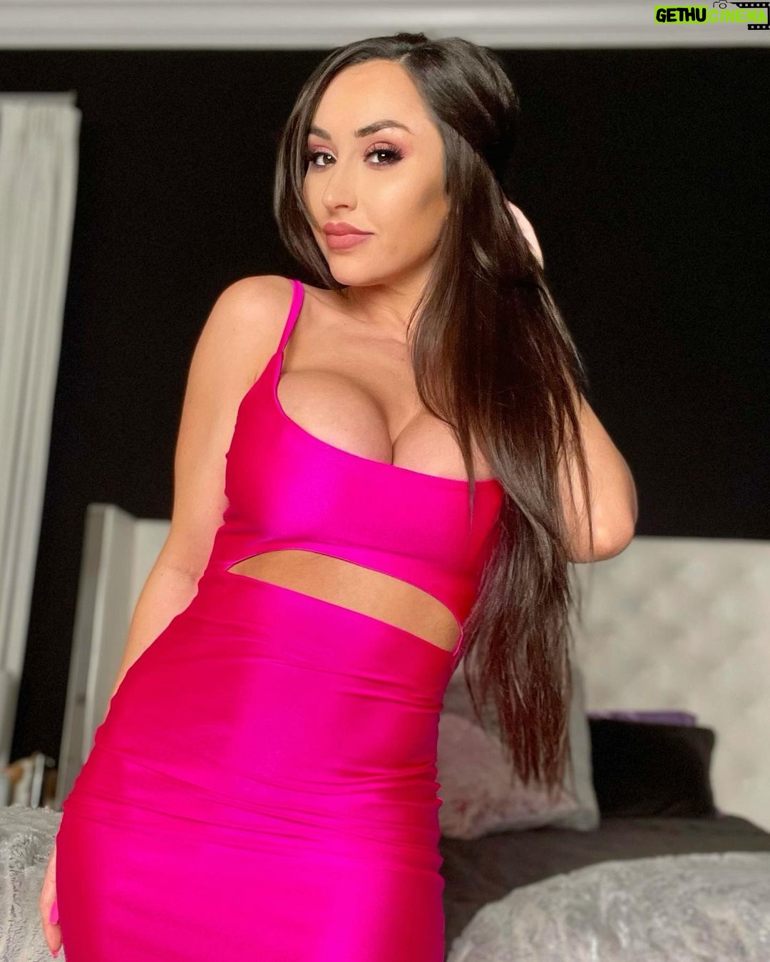 Reya Sunshine Instagram - I had lots of fun performing last night at @cheerleadersphilly 🤩 Excited for round two tonight! Speaking of rounds… the club is playing the fight tonight 🥊 SO… come one, come all… for the “fight” that is 😉 Cheerleaders Philadelphia
