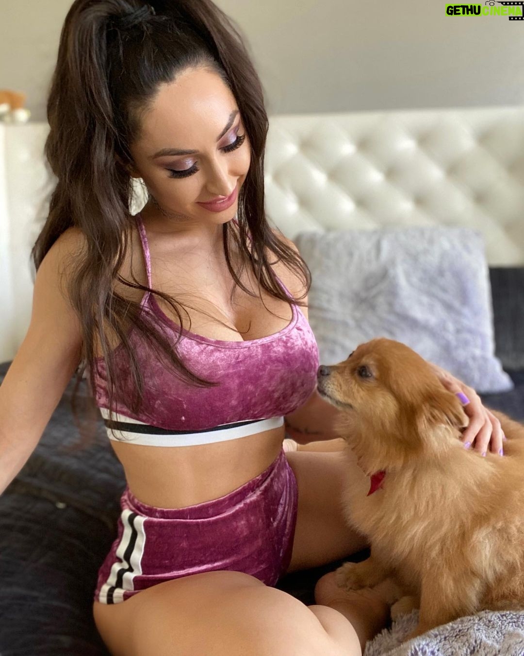 Reya Sunshine Instagram - Sending you lots of love today ✨💞 XOXOX, Reya + Thotiana 💕