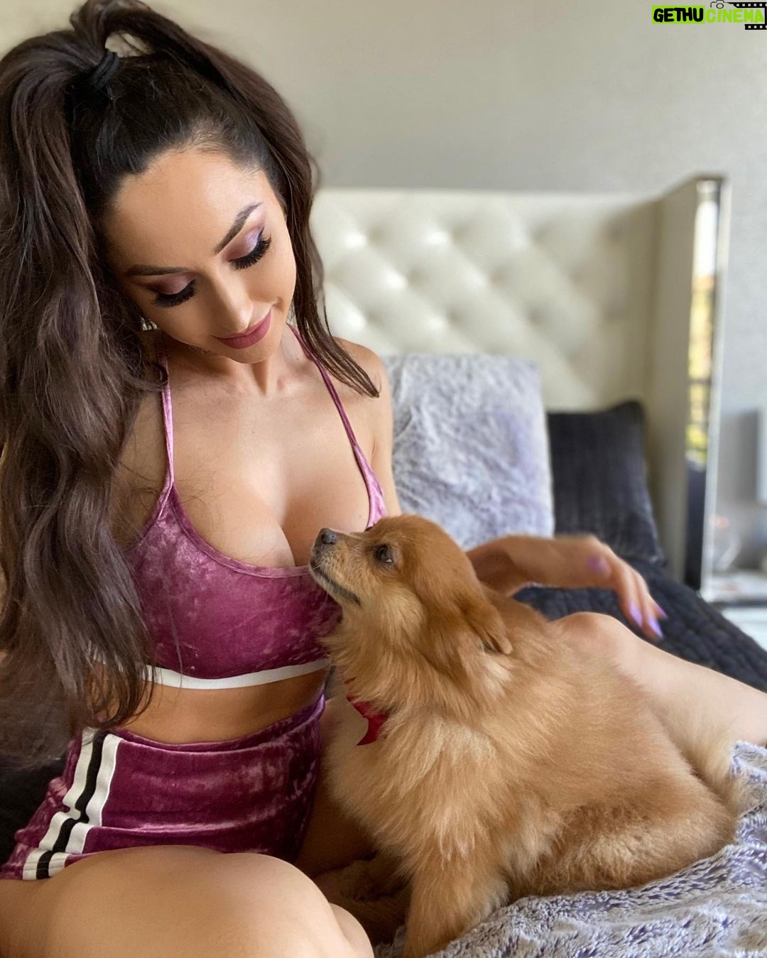 Reya Sunshine Instagram - Sending you lots of love today ✨💞 XOXOX, Reya + Thotiana 💕