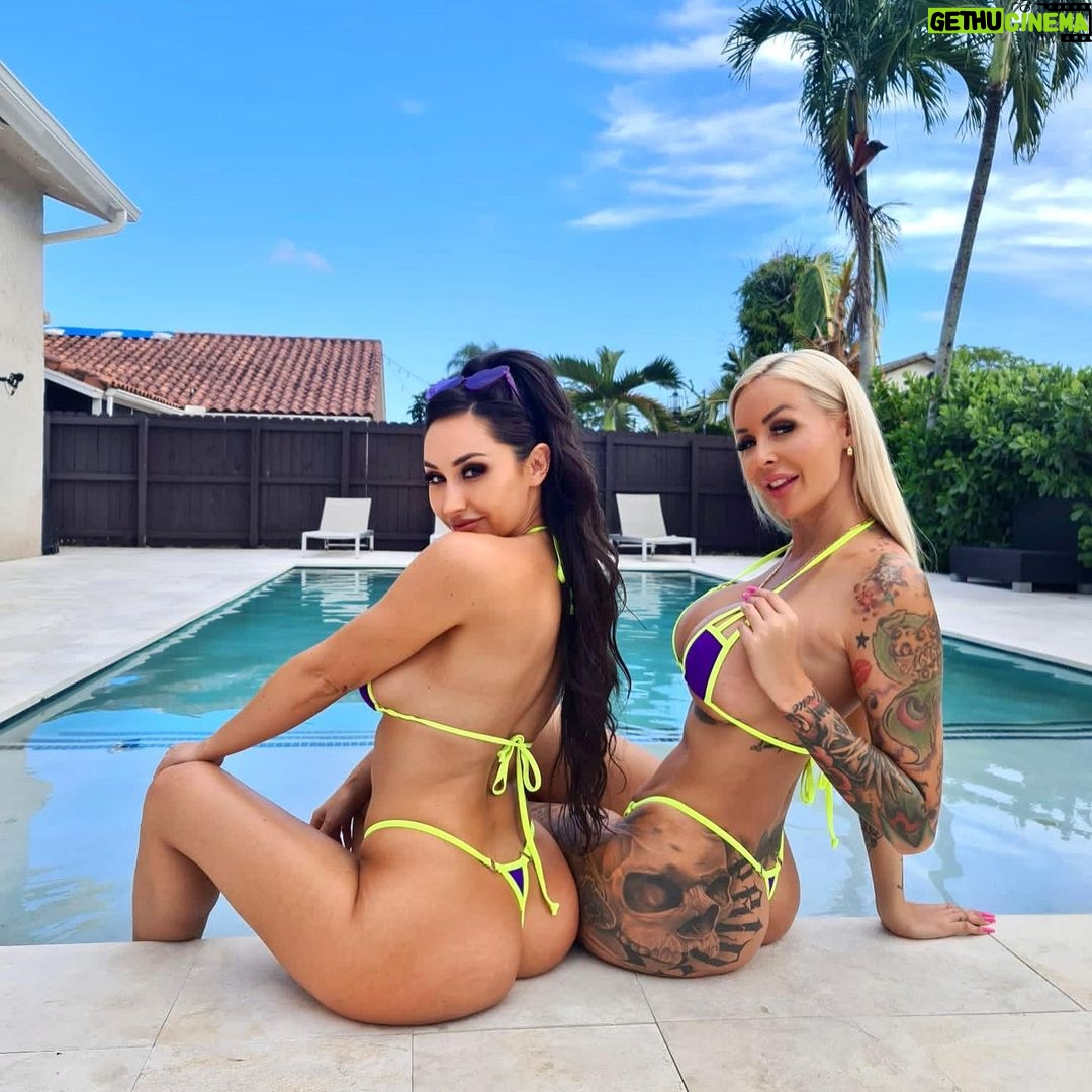 Reya Sunshine Instagram - Which pic is your fav? @manyvidsofficial New Video