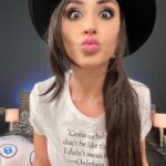 Reya Sunshine Instagram - New video premieres on my YT channel at 4:30 Eastern! 💖 I’ll be there chatting live with anyone who tunes in to the premiere 🤓 Epic shirt from @thekiranoirgram 😝
