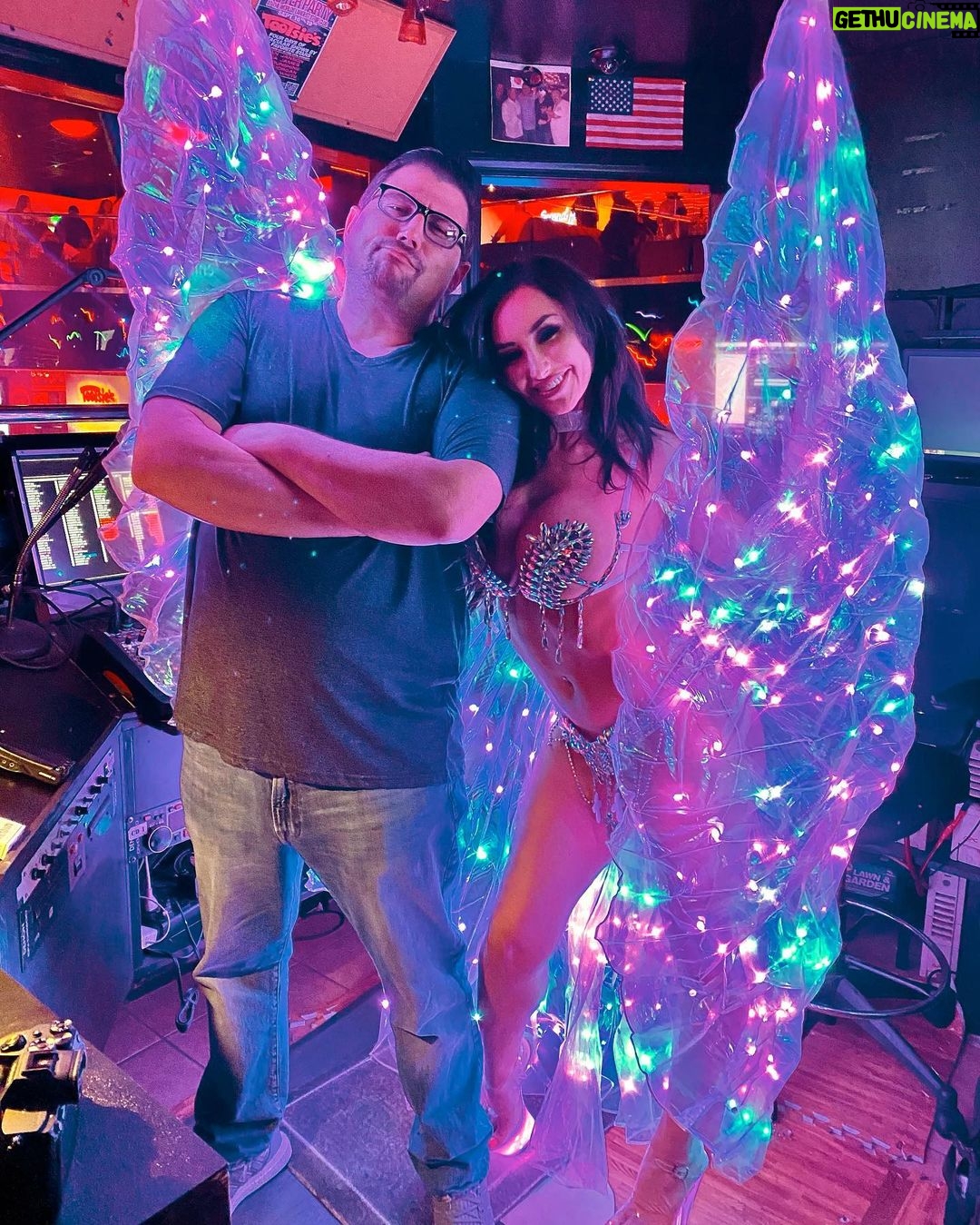 Reya Sunshine Instagram - Lots of fun at @tootsiescabaret last night! Thanks to my big bro @djplatypus10 who MCβd my show π
π Looking forward to night 2 tonight after the exxxotica expo!π Tootsie's Cabaret Miami