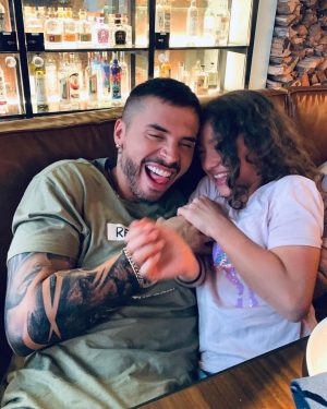 Reykon Instagram - Se q no soy el mejor hombre del mundo, pero si soy el único hombre en el mundo q haría todo por ti! Feliz día a todos los padres q día a día cumplen con su labor! Ahora les subo una con mi PAPÁ!!