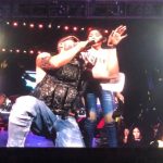 Reykon Instagram - VEN MI CARA DE FELICIDAD?? Por un segundo sentí q mi hija a la distancia era quien me abrazaba, me llene de sentimientos, los q me conocen saben q no soy de lagrimas pero ayer por poco se me salen🤣🤣🤣 y definitivamente me di cuenta q uds son mi familia por q lo q sentí ayer solo se siente cuando amas y yo de verdad LOS AMO!! Gracias Aéroport de Mexico