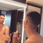Reykon Instagram - Pegándole al corte en el hotel antes del show! Como la ven? 💈💈💈💈