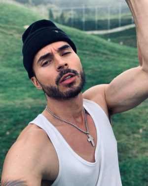 Reykon Instagram - Aquí dándomelas de cuajo! Pero la verdad mido 1.78 y peso 75k Osea q soy un puto flaco🤣🤣🤣 pero me amo putamente, ustedes q? se aman?
