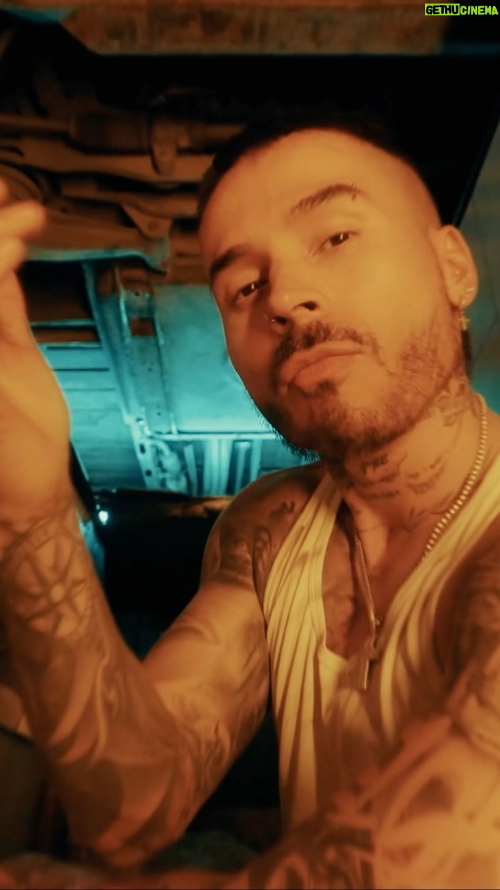 Reykon - 15K Likes - Con la ayuda de Dios en bajita se da..
Esta afuera el vídeo con los parceros!