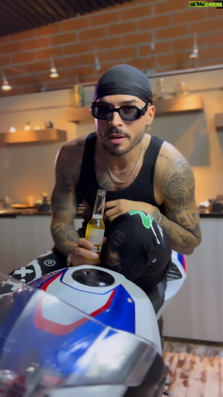 Reykon - 24.6K Likes - Se viene un álbum q en serio les va a gustar, tiene una vibra hijueeeeeee, es puro reggaeton pa q sepan y este será su intro!!