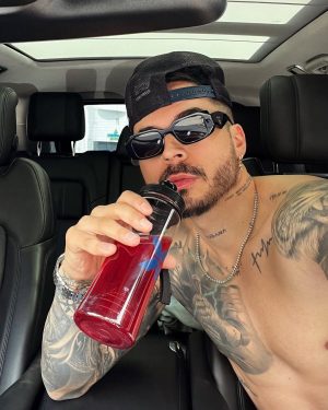 Reykon Instagram - Cuando se comienzan a dar las cosas se siente un fresquito bacano, se sabe q NO es fácil pero tambn se sabe q se puede 

Bendiciones y feliz domingo!