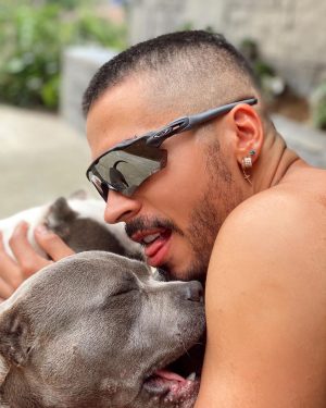 Reykon Instagram - Ellos y yo!! Les gustan estos perros? #Mochilera
