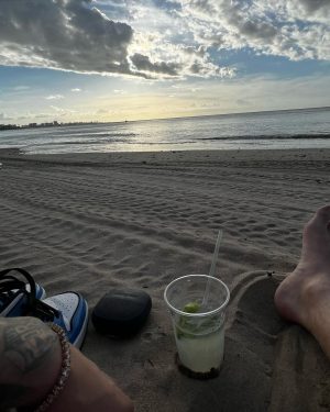 Reykon Instagram - Hoy llegue a Medellín
tengo ganas de ti
dime donde tu estás?
#medayork pillen el vídeo del final y eso no ha salido!🥶