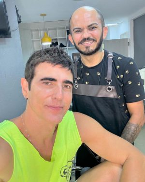 Reynaldo Gianecchini Instagram - Cabelim na régua!😜😉
@silvanonuness_ é mestre!✂️