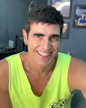 Reynaldo Gianecchini Instagram - Cabelim na régua!😜😉
@silvanonuness_ é mestre!✂️