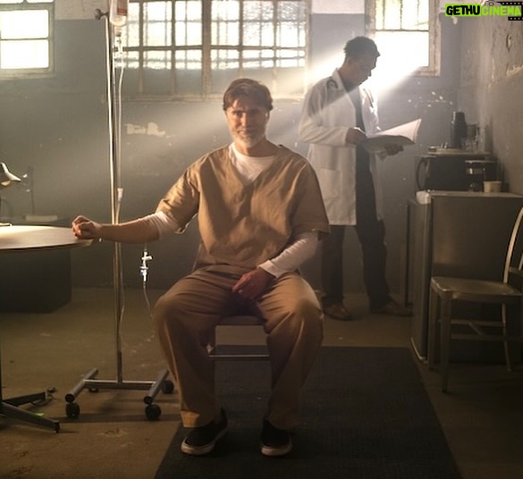 Reynaldo Gianecchini Instagram - Making of! Em dois dias tรก liberado pra vcs verem! ๐ฅ๐๐ป #bomdiaveronica Terceira temporada. @netflixbrasil