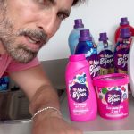 Reynaldo Gianecchini Instagram - Família reunida nas festas de final de ano é tudo de bom, né? E além da minha, tem outra família que tá sempre reunida aqui em casa: a família de produtos Mon Bijou, da @bombriloficial, que cuida das minhas roupas o ano inteirinho. #ésóelogios #ébomédabombril #monbijou #publi