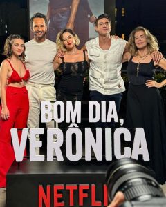 Reynaldo Gianecchini Instagram - Amorins!❤️🔥👊🏻 #bomdiaveronica @netflixbrasil @tainamuller @klarafgcastanho @rodrigosantoro @eumaiteproenca
