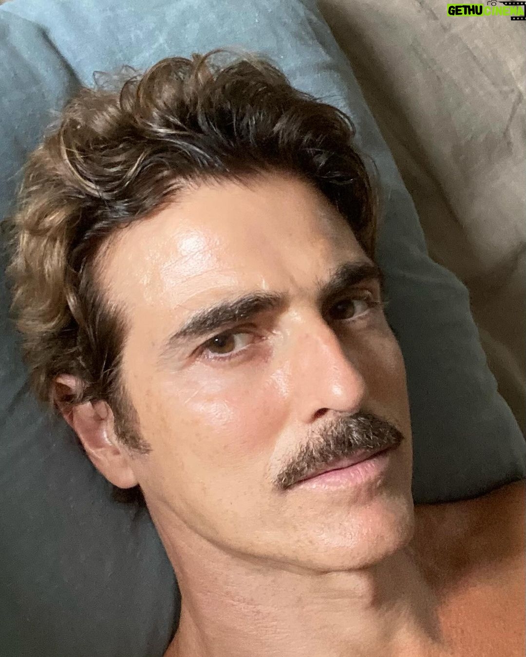 Reynaldo Gianecchini Instagram - Tbt de um visual que eu curti! Volta bigodim?😉👊🏻