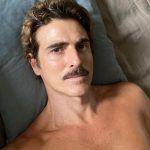 Reynaldo Gianecchini Instagram - Tbt de um visual que eu curti! Volta bigodim?😉👊🏻