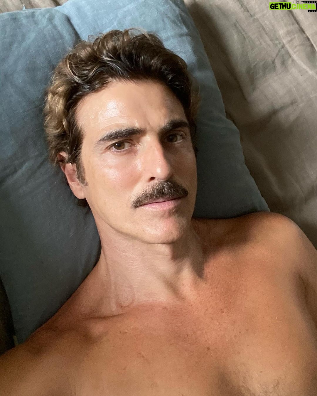 Reynaldo Gianecchini Instagram - Tbt de um visual que eu curti! Volta bigodim?😉👊🏻