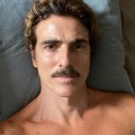 Reynaldo Gianecchini Instagram - Tbt de um visual que eu curti! Volta bigodim?😉👊🏻