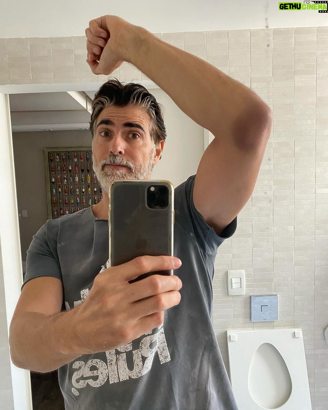 Reynaldo Gianecchini Instagram - Making of! #bomdiaveronica Maio/junho 2023 @netflixbrasil