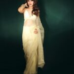 Rhea Chakraborty Instagram - Always feel the best in a saree ✨ #indiannari 💛 Makeup : @miimoglam @lifeofmimo_ Hair : @ashisbogi Photography: @shrutisbagwe Styling : @theanisha Saree: @shilpsutra @ascend.rohank Earrings: @sanzanyjewels Bracelets: @anaqajewels @sanzanyjewels @rubans.in Rings: @vasundharajewelry @rubans.in @oakpinionpr Assisted by : @maitriidesaii Styling interns: @navikshajain @theotherside2323