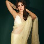 Rhea Chakraborty Instagram - Always feel the best in a saree ✨ #indiannari 💛 Makeup : @miimoglam @lifeofmimo_ Hair : @ashisbogi Photography: @shrutisbagwe Styling : @theanisha Saree: @shilpsutra @ascend.rohank Earrings: @sanzanyjewels Bracelets: @anaqajewels @sanzanyjewels @rubans.in Rings: @vasundharajewelry @rubans.in @oakpinionpr Assisted by : @maitriidesaii Styling interns: @navikshajain @theotherside2323