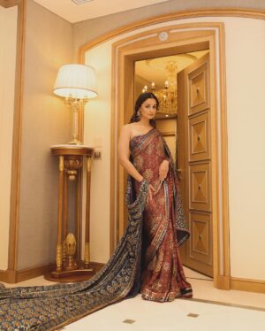 Rhea Kapoor Instagram - PRINCESS 👑 
@aliaabhatt in @abujanisandeepkhosla custom couture. 
wearing @amrapalijewels 
Assisted @sanyakapoor 
make up @sandhyashekar 
hair @amitthakur_hair 
photos @_psudo_ 
Managed @vaishalib2907