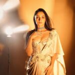 Rhea Kapoor Instagram - 😇 @aliaabhatt 😇 in @anamikakhanna.in custom couture and @birdhichand jewels tonight for @filmfare Glam @puneetbsaini Hair @flavienheldt Assisted @sanyakapoor @junni.khyriem Photo @_psudo_