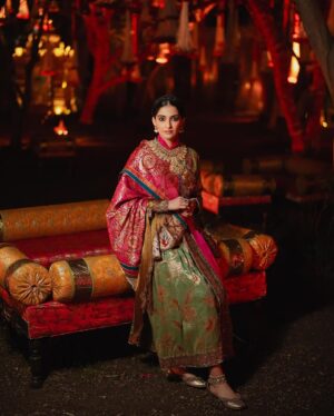 Rhea Kapoor Instagram - Since the night was dedicated to heritage ,Introducing the traditional attire of Ladakh: The Mogos, the primary garment, paired with the Bok cape for warmth, showcases the rich cultural tapestry influenced by the Silk Route. Crafted from silk by artisans of Benaras, this ensemble features intricate phoenix embroidery symbolizing energy and wisdom, with a crane motif representing peace and prosperity.

Also to carry on the theme of heritage I wore jewels from my  @kaveeta.singh @kapoor.sunita and @priya27ahuja  thank you all three for letting me raid your closets. Love you three the most. 

Outfit @namzacouture 
Bag custom @re_ceremonial
Juttis @5_elementsbyradhikagupta
Styling @rheakapoor and @manishamelwani 
Style team @sananver @junni.khyriem
Make up @makeupbyridhi
Hair  @komalvora_
photographer @josephradhik