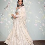 Rhea Kapoor Instagram - An @anamikakhanna.in girl always.. nothing is more elegant than silver and white… Outfit custom @anamikakhanna.in Styling @rheakapoor and @manishamelwani Style team @sananver @junni.khyriem Make up @makeupbyridhi Hair @komalvora_ photographer @dinesh_ahuja