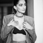 Rhea Kapoor Instagram - Styled with @shereenlovebug Look @maryamomaira Jewellery @zoyajewels Make up @namratasoni @sheldon.santos Mumbai, Maharashtra