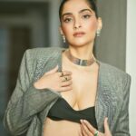 Rhea Kapoor Instagram - Styled with @shereenlovebug Look @maryamomaira Jewellery @zoyajewels Make up @namratasoni @sheldon.santos Mumbai, Maharashtra