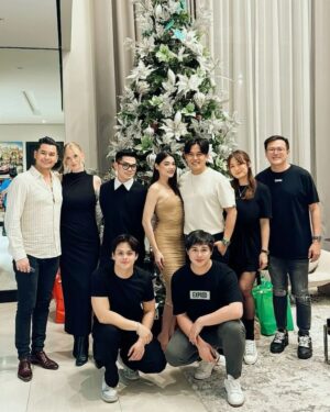 Rhian Ramos Instagram - Merry Ripped-mas and a happy Holi-dump!
Here's early December's highlight reel 🤍
1) Swole sisters 
2) TY Lord for giving us 2 chefs in the family 
3) I'm Sandy Riccio!... San Dire-diriccio...
4) Got mom a gift that'll give us gifts
5) Tom and friends
6) Queern tings only
7) Lasagna: a day in my tummy, forever in my mind
8) Got myself something nice 
9) With the cutest guy in the party
10) Good form