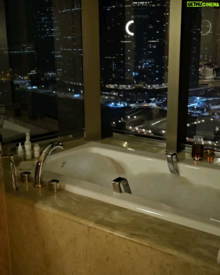 Rhian Ramos Instagram - Bubble bath me time with a view 🤍 Nothing like some skin care, hair care, and solo time to think about the year to come. And what a backdrop @harbourcity is for just that. #HarbourCity @youbeauty_ph