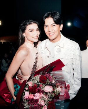 Rhian Ramos Instagram - To be surrounded by my family, friends, all of those who I love at a moment like this... It just couldn't be better 🥹 these are moments I'll treasure forever..
Sayang lang cause I have other friends and loved ones that I didn't get to take photos with... But seeing you there meant so much to me... Thank you, booboo's family 🤍 thank you, Meg & Ryan family 🤍 Thank you @cyberhians 🤍 thank you, MBU management 🤍 mahal na mahal ko kayong lahat 🥲
Thank you for capturing these moments @jayzeecezar 📸 and @joshuasalvs 🎥 priceless 'to sa akin!
P.S. still LOL-ing at deedee's super strength 😅
