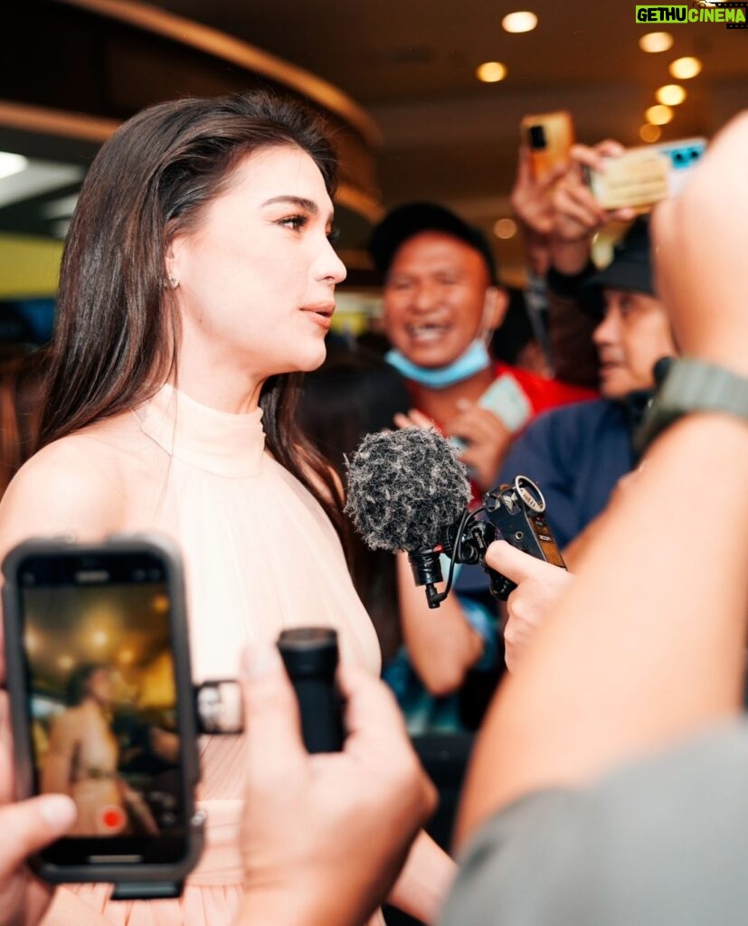 Rhian Ramos Instagram - Premier night madness!!! Please watch and support IKAW AT AKO! 🙏🏻🤍 In cinemas nationwide starting TODAY!! Thank you for coming everyone! 😭 📸 @jayzeecezar