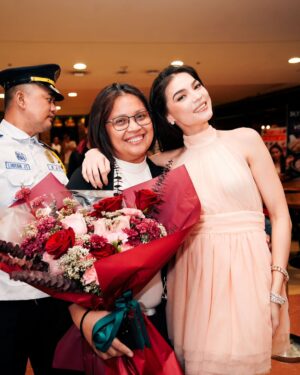 Rhian Ramos Instagram - Premier night madness!!!
Please watch and support IKAW AT AKO! 🙏🏻🤍 In cinemas nationwide starting TODAY!!
Thank you for coming everyone! 😭

📸 @jayzeecezar
