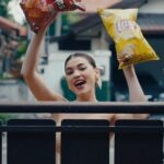 Rhian Ramos Instagram - There's no reason to come empty-handed when Frito Lay snacks: Lays, Lays Stax, Ruffles, Doritos and Cheetos come in so many delicious flavours and textures for everyone to enjoy during the holidays! Chika time with my besties is so much more fun when we're munching on our favourites 🤍 Bring a bag in your next holiday get-together! @fritolay @laysphilippines @janinamanipol #FritoLayPH #MakeEveryonesHolidaySpecial