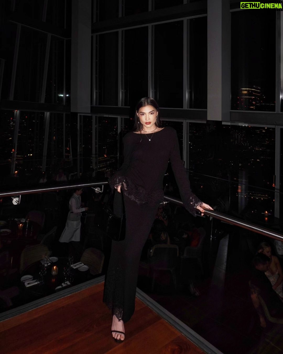 Rhian Ramos Instagram - London nights at The Shard in @hm 🤍 good food and the best view The Shard, London