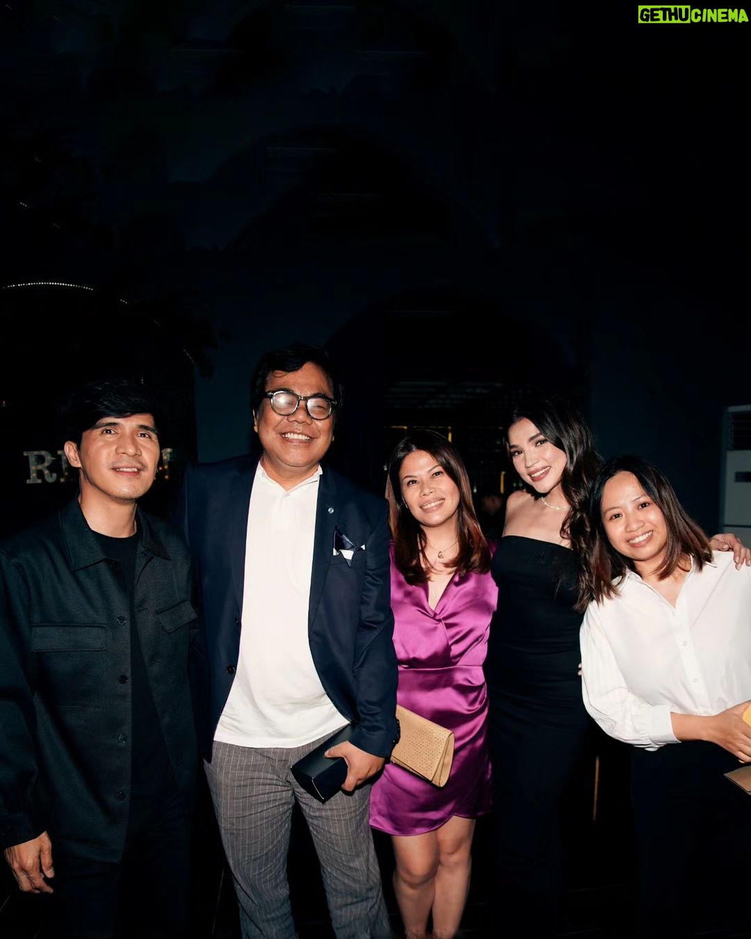 Rhian Ramos Instagram - My EstΓ©e Lauder family threw me an epic birthday party! One for the books! I'm forever treasuring these photos and memories with all my families who came π₯° This life is AWESOME because you are in it π€ β β β β β β β β β β β β β β SRSLY, too many to tag π€―π₯³ Thank you @esteelauderph @sharyn_wong @gaylaochen @maxcollinsofficial @nadinehowell_ @janinamanipol @tomyeung_ @lovipoe @meganbata @mikaeldaez @lianne.valentin @officialtimyap @victoria_belo @dochayden @michelledee @samverzosa @itschrisnick @rainmatienzo @yourwandress @rich_mondyu @cat.ilacad @poshnails_ @ricoargamax @jellypie @ish.delrosario @infinixphilippines @hrss14 @redgynn @whr08 @gmanetwork @michaeluycoco πΈ @jayzeecezar π€