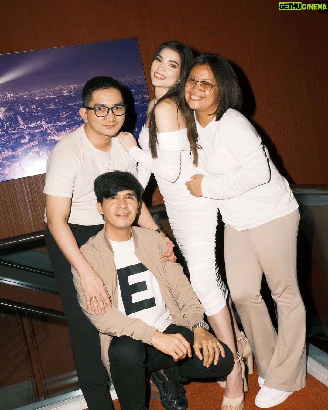 Rhian Ramos Instagram - Oh hey, glad you made it 🎉 Surrounded by love on my 33rd birthday 🤍 Thank you for these priceless memories 🥰 📸 @meetkeso