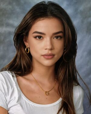 Rhian Ramos Instagram - Turning 33 tomorrow, thought I'd release those pics from the yearbook I never had 😅 Check my stories for the shots where AI had me confused with someone else 😁