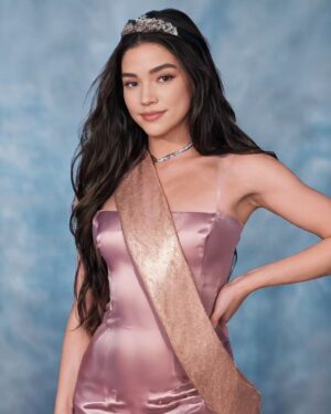 Rhian Ramos Instagram - Turning 33 tomorrow, thought I'd release those pics from the yearbook I never had 😅 Check my stories for the shots where AI had me confused with someone else 😁