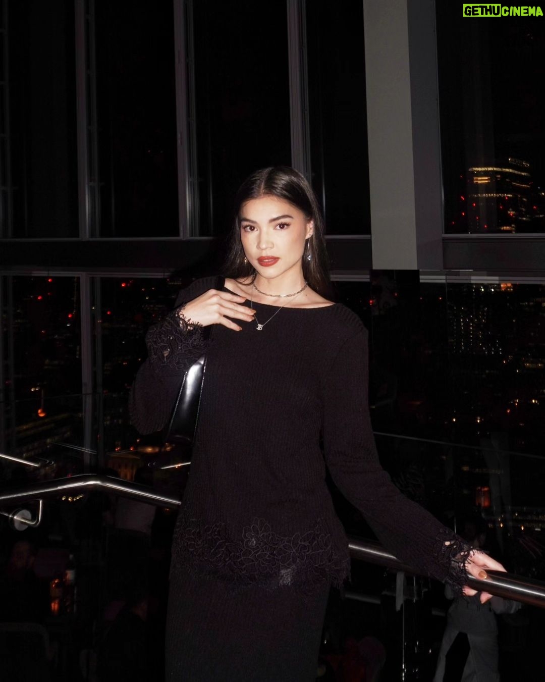 Rhian Ramos Instagram - London nights at The Shard in @hm 🤍 good food and the best view The Shard, London