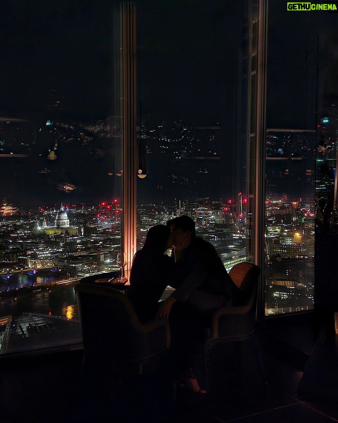 Rhian Ramos Instagram - London nights at The Shard in @hm 🤍 good food and the best view The Shard, London