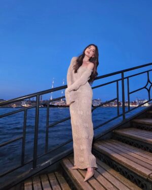 Rhian Ramos Instagram - Last night in Venice
wearing @hm 🤍